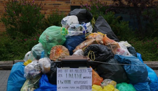 Das Bild des Mülltütenbergs war ein Beispiel, das wir während der letzten Themenwoche genommen haben, um den Schülern zu zeigen wie viel Kilogramm Müll eine Klasse in einer Woche produziert.