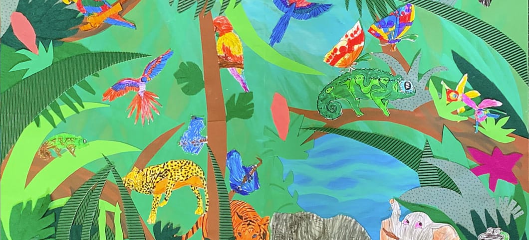 Buntes Bild eines Dschungels mit vielen Tieren und Pflanzen.