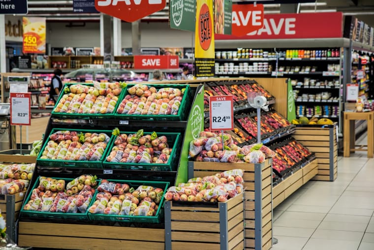 Alles in Plastik: Obst in einem Supermarkt