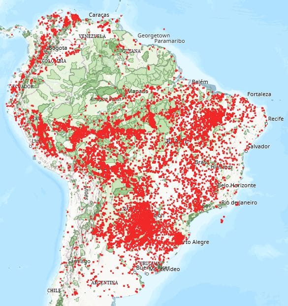 Waldbrände im Amazonas-Regenwald vom 24.-26.8.2019. Jeder rote Punkte steht für ein Feuer. Grün sind die Schutzgebiete
