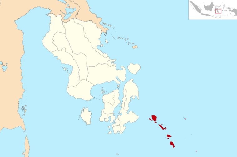 Kartenausschnitt von Südost-Sulawesi mit der rot markiertem Inselgruppe Wakatobi im Südosten, markiert sind die vier Hauptinseln. Oben rechts ein Kartenausschnitt von ganz Indonesien