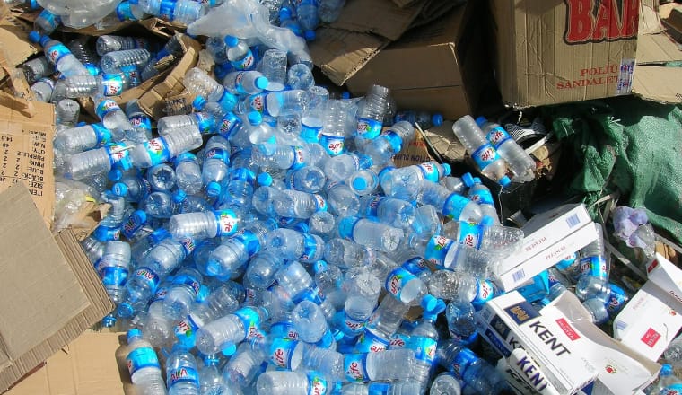 Plastikflaschen für den Müll