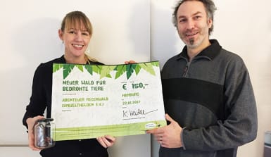 Spende Robert  Übergabe des Spendenschecks für neuen Wald für bedrohte Tiere