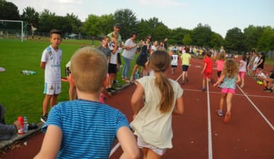 Die Hölderlin-Grundschule in Lauffen am Neckar veranstaltet einen Spendenlauf für den Regenwald und die Ozeane